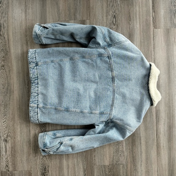 Levi’s Denim Jacket - Picture 2 of 6